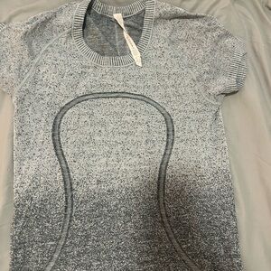 Lululemon Gray Patterned Top